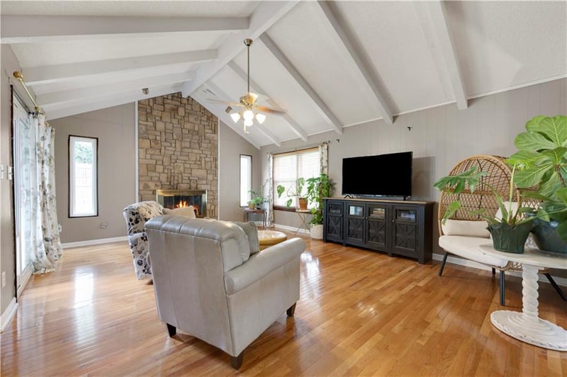 16110 Indian Creek Pw, Olathe, KS 66062