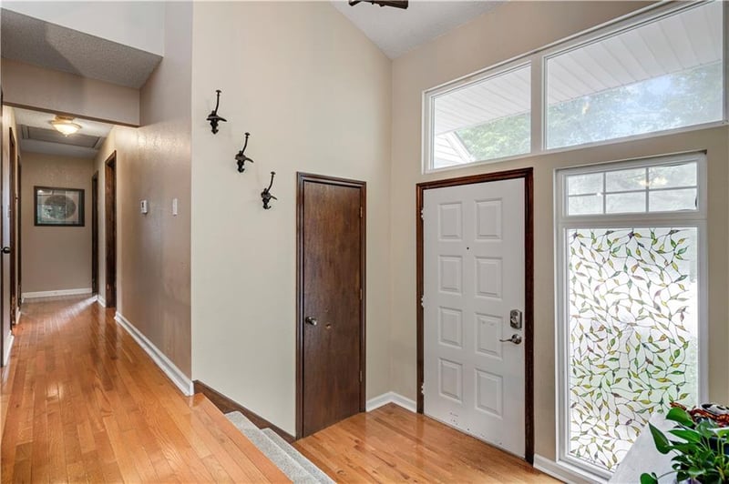 16110 Indian Creek Pw, Olathe, KS 66062