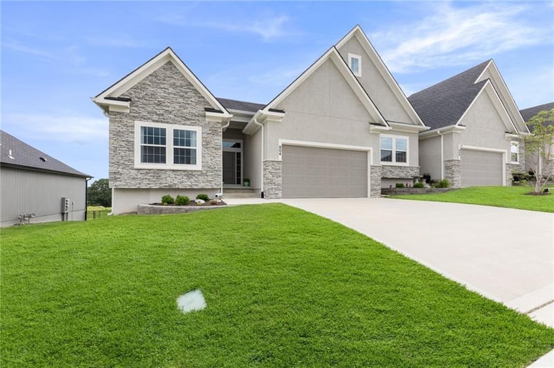 804 Algonquin St, Lee's Summit, MO 64064