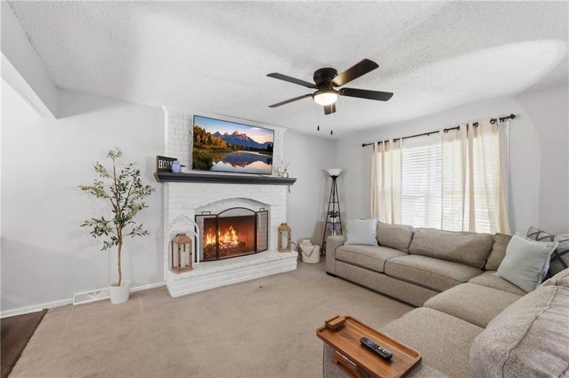 1917 Piccadilly St, Blue Springs, MO 64014