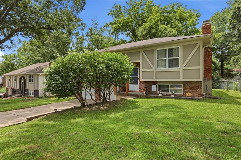 1917 Piccadilly St, Blue Springs, MO 64014