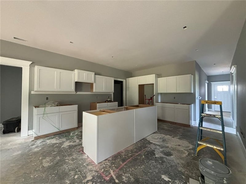 4814 Creek Woods Dr, St Joseph, MO 64507