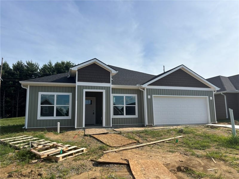 4814 Creek Woods Dr, St Joseph, MO 64507