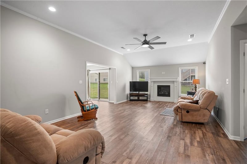1812 Crane Ln, Independence, MO 64058