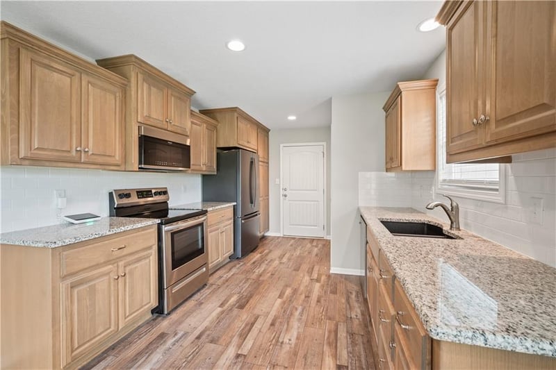 1812 Crane Ln, Independence, MO 64058