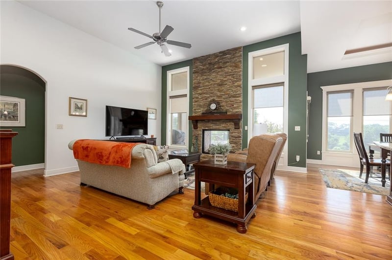 4915 91st Ter, Kansas City, MO 64156