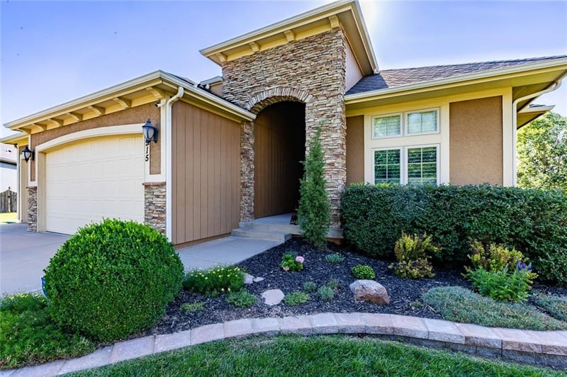 4915 91st Ter, Kansas City, MO 64156