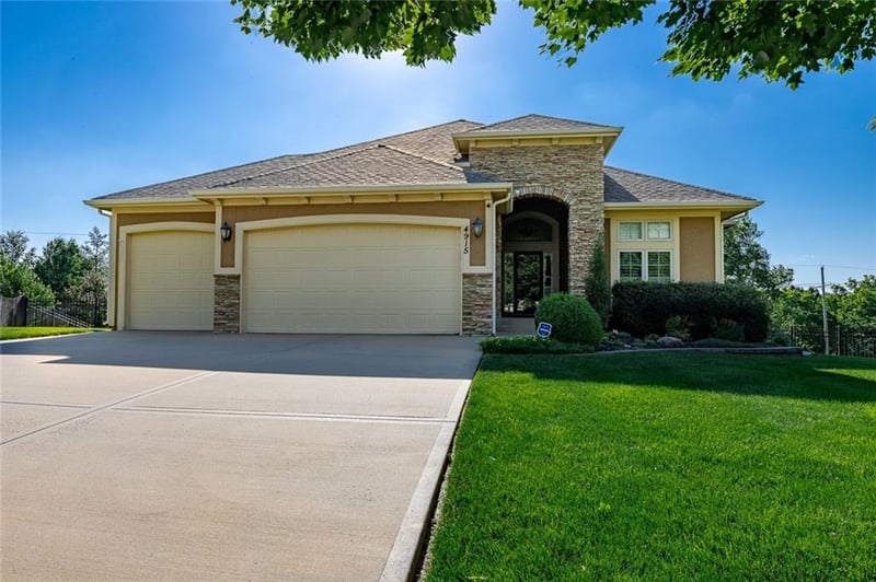4915 91st Ter, Kansas City, MO 64156