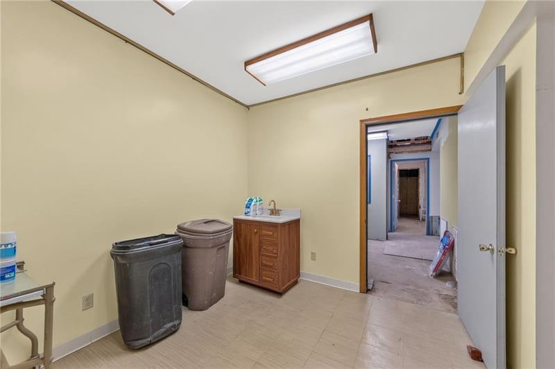 902 Liberty Dr, Liberty, MO 64068