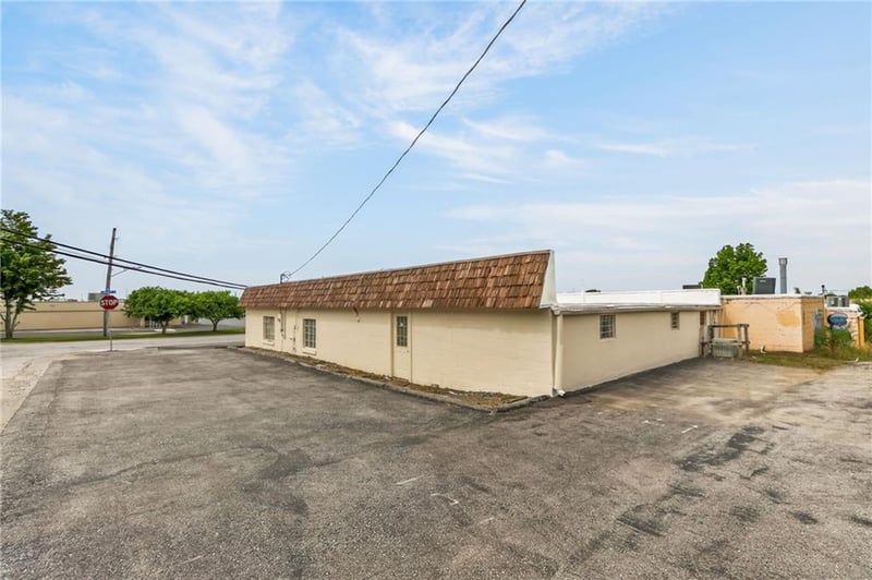 902 Liberty Dr, Liberty, MO 64068