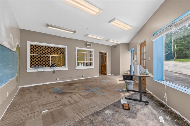 902 Liberty Dr, Liberty, MO 64068