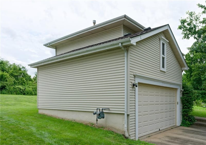 907 N 92nd St, Kansas City, KS 66112