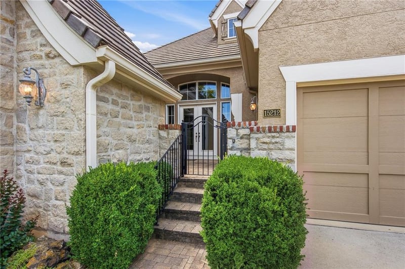 15212 Fontana St, Leawood, KS 66224