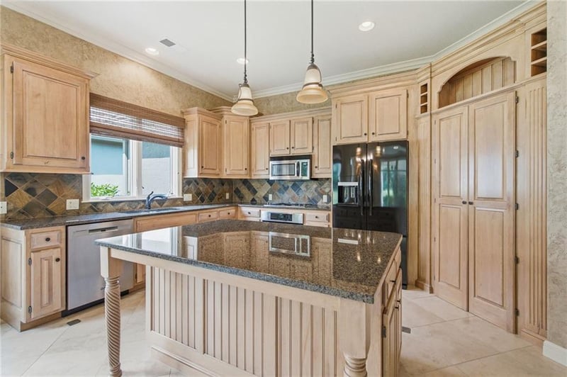 15212 Fontana St, Leawood, KS 66224
