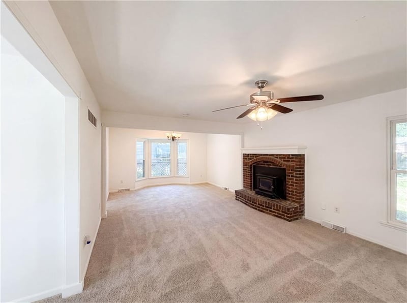 205 Ist Street Ter, Blue Springs, MO 64014