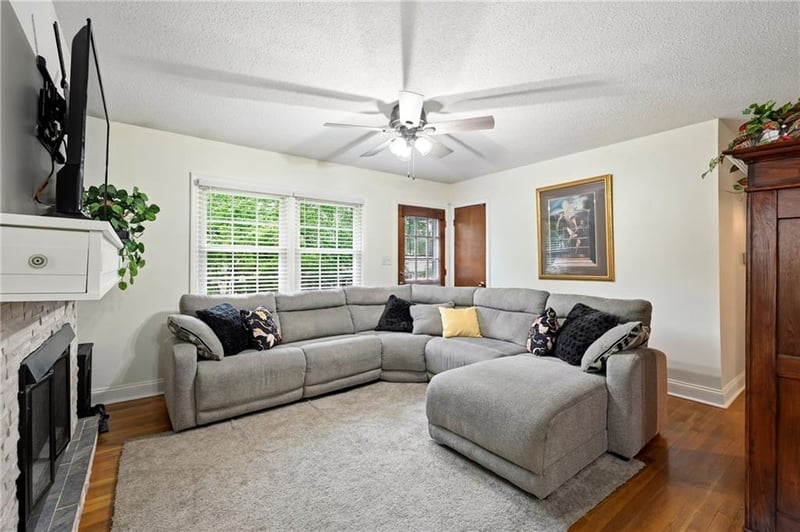 12709 Silver Ln, Sugar Creek, MO 64050
