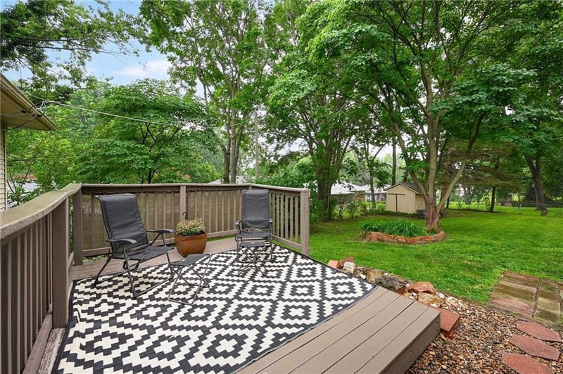 12709 Silver Ln, Sugar Creek, MO 64050