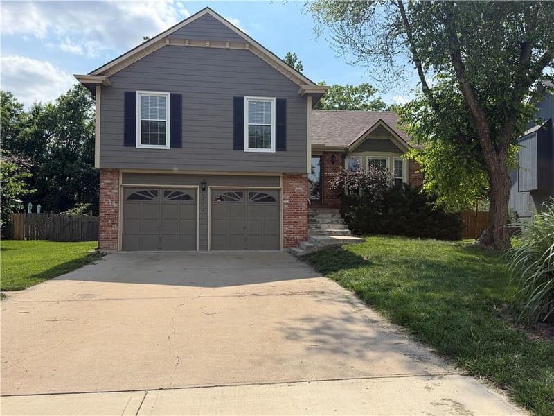 6418 Anderson St, Shawnee, KS 66226