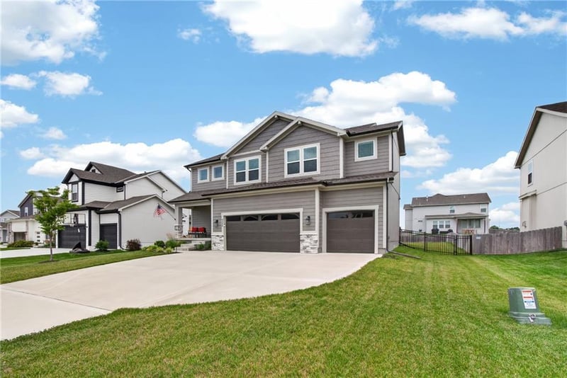 4404 Grindstone Cir, Lee's Summit, MO 64082