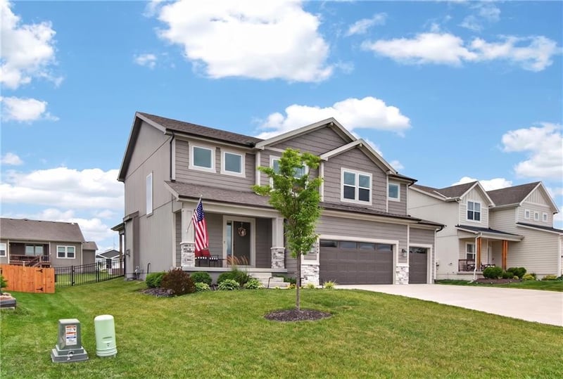 4404 Grindstone Cir, Lee's Summit, MO 64082