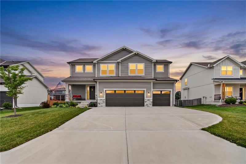 4404 SW Grindstone Cir, Lee's Summit, MO 64082