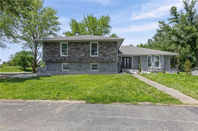 12223 Hills Rd, Kearney, MO 64060