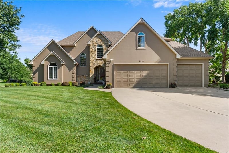 4214 Victory Cir SE, Lee's Summit, MO 64082