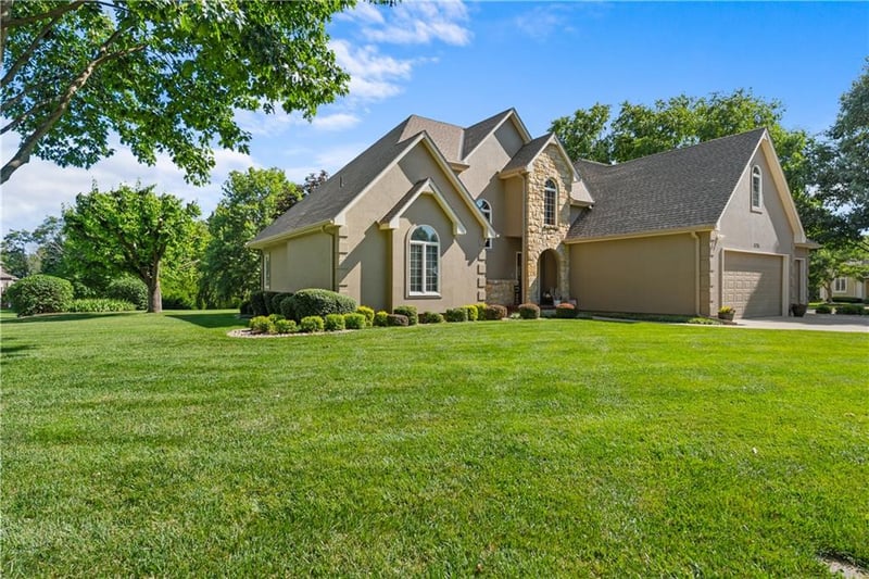 4214 Victory Cir SE, Lee's Summit, MO 64082