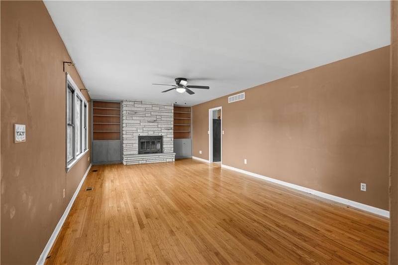 17029 Springdale Rd, Leavenworth, KS 66048
