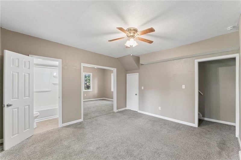 334 Sw Orchard St, Topeka, KS 66606