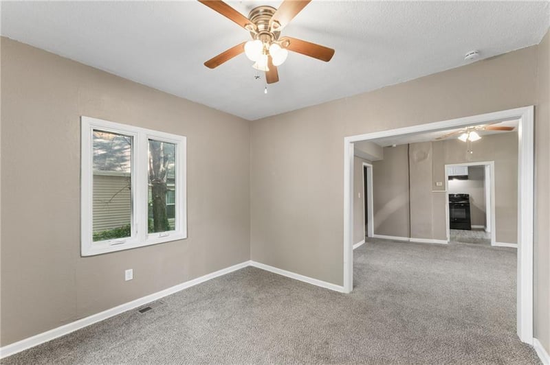 334 Sw Orchard St, Topeka, KS 66606
