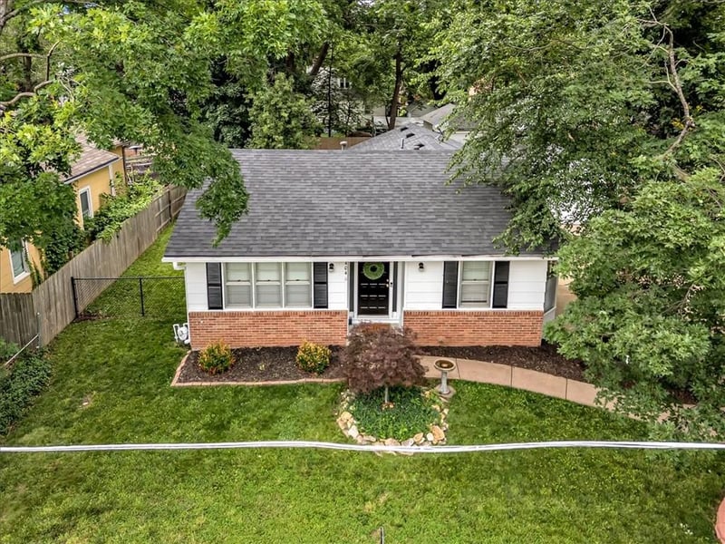 404 E Hale St, Spring Hill, KS 66083