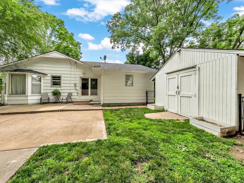 404 E Hale St, Spring Hill, KS 66083