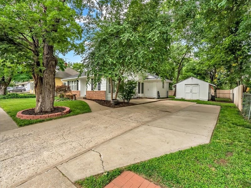 404 E Hale St, Spring Hill, KS 66083