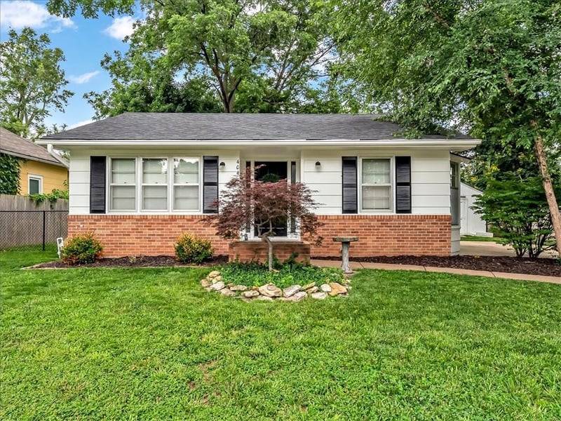 404 E Hale St, Spring Hill, KS 66083