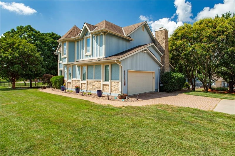 1090 Blackwell Rd, Lee's Summit, MO 64086