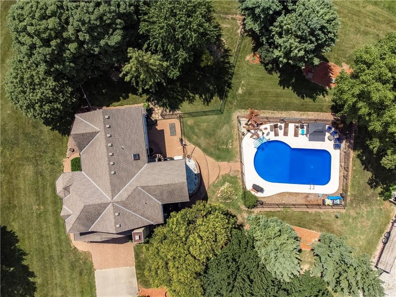 1090 Blackwell Rd, Lee's Summit, MO 64086