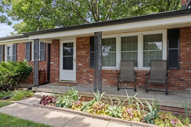 5433 Foster St, Overland Park, KS 66202