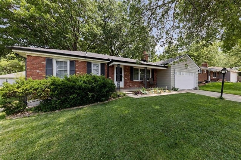 5433 Foster St, Overland Park, KS 66202