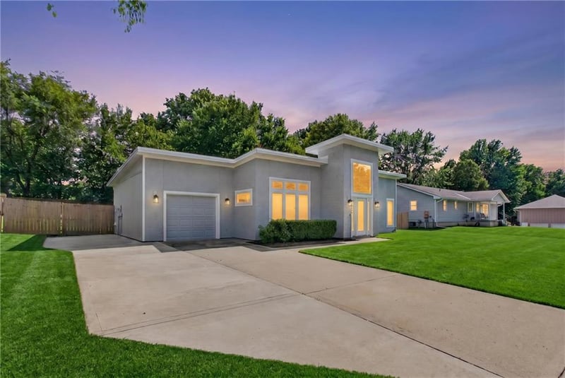 1701 NE Cookingham Dr, Kansas City, MO 64155