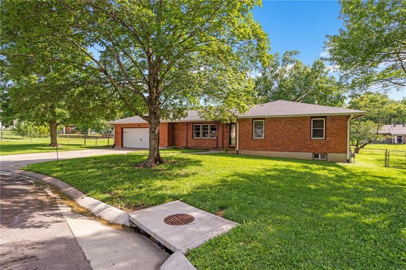 430 Chestnut Dr, Marshall, MO 65340