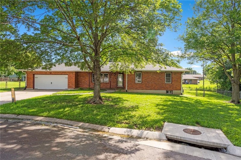 430 Chestnut Dr, Marshall, MO 65340