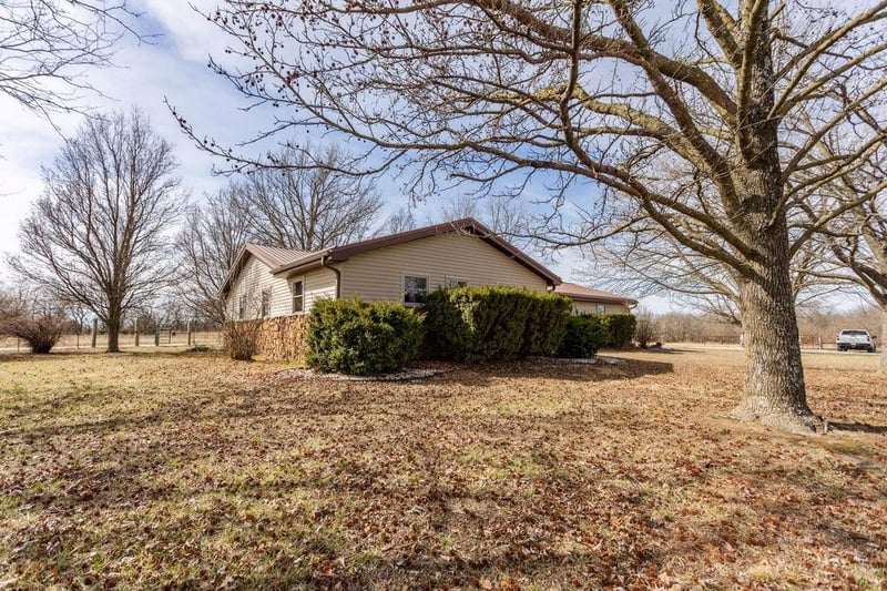 587 First Tract 3 Ln, Lamar, MO 64759
