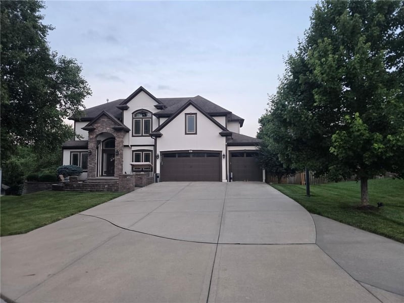 2907 Viewpark Pl, Lee's Summit, MO 64086