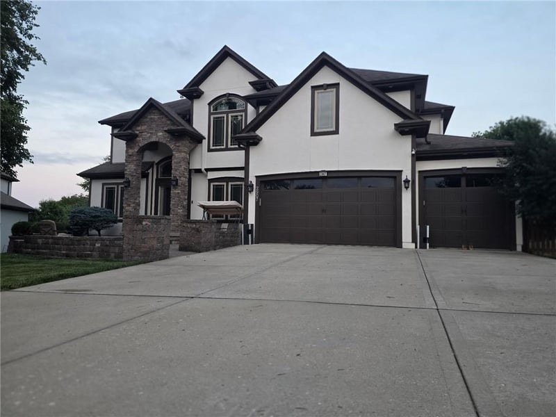2907 Viewpark Pl, Lee's Summit, MO 64086