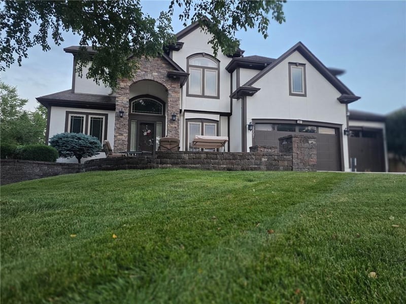 2907 Viewpark Pl, Lee's Summit, MO 64086