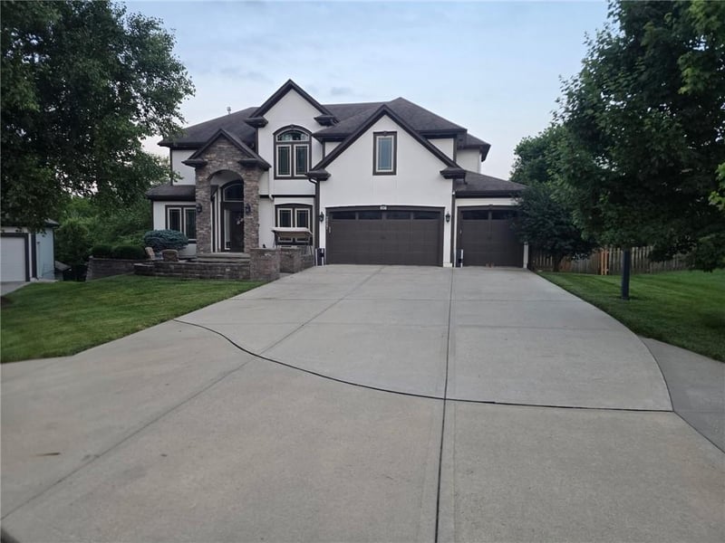 2907 Viewpark Pl, Lee's Summit, MO 64086