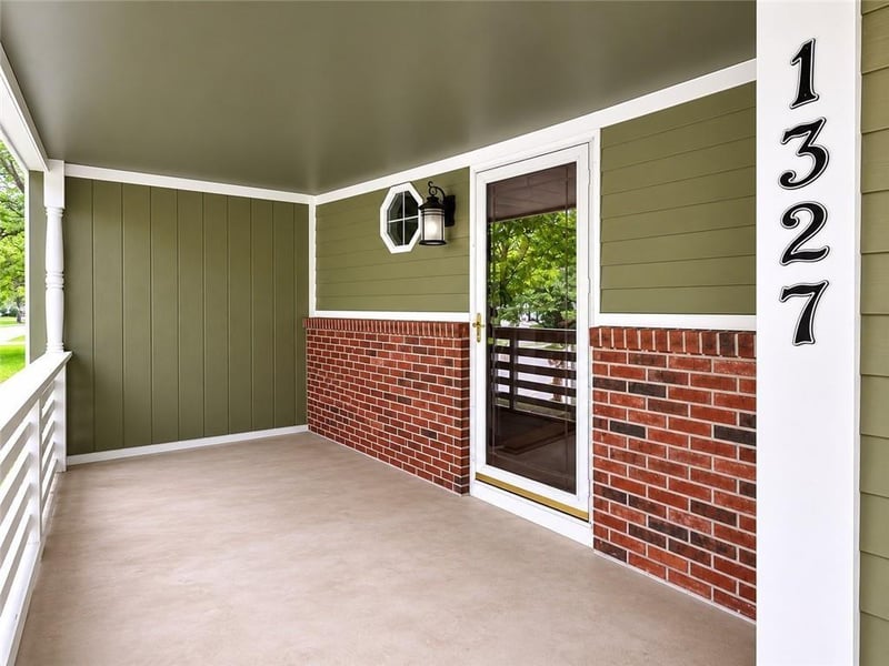 1327 Depot Dr, Lee's Summit, MO 64086