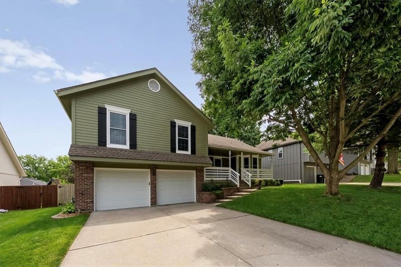 1327 Depot Dr, Lee's Summit, MO 64086