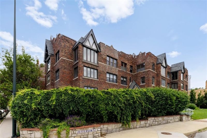 700 48th St #206, Kansas City, MO 64112
